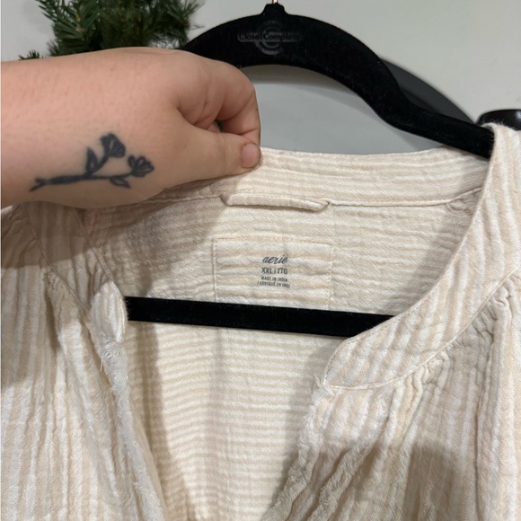 Aerie Cream Textured  botton down Blouse size xxl - Picture 4 of 6